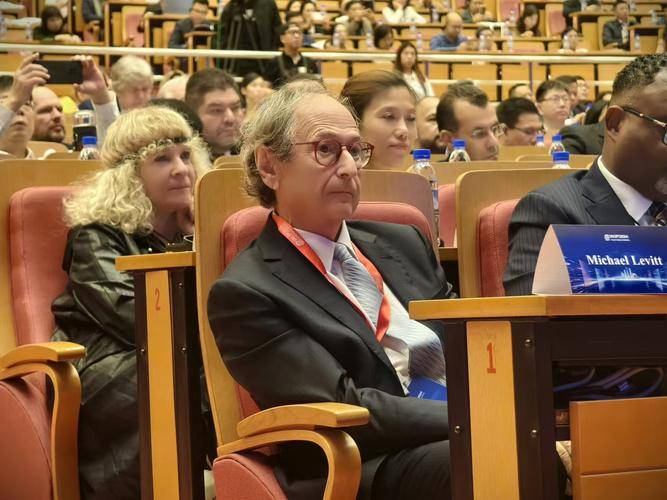 ·莱维特为大健康产品护肤品代言背书PG麻将胡了诺贝尔化学奖得主迈克尔(图1)