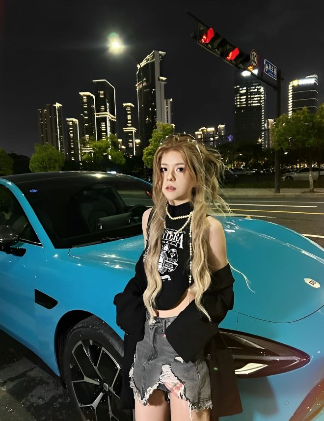 车主质量都这么高的吗？仙女也就长这样吧麻将胡了2试玩模拟器小米SU7的美女(图1)