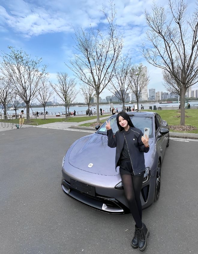 车主质量都这么高的吗？仙女也就长这样吧麻将胡了2试玩模拟器小米SU7的美女(图10)