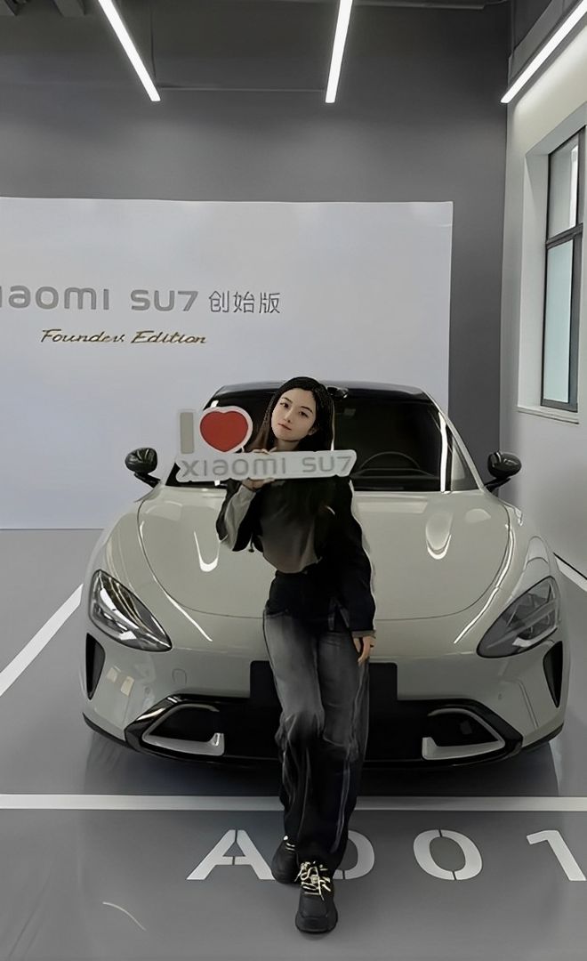 车主质量都这么高的吗？仙女也就长这样吧麻将胡了2试玩模拟器小米SU7的美女(图3)