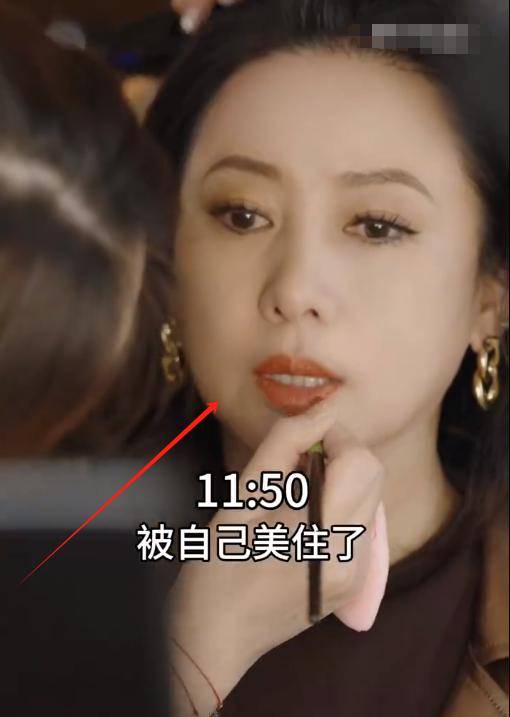 歪嘴斜大小眼明显穿华贵礼服联合国演讲PG麻将胡了256岁翁虹近况曝光脸(图7)